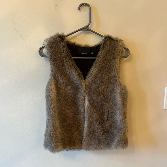 Aritzia Faux Fur Vest - Picture 2 of 7